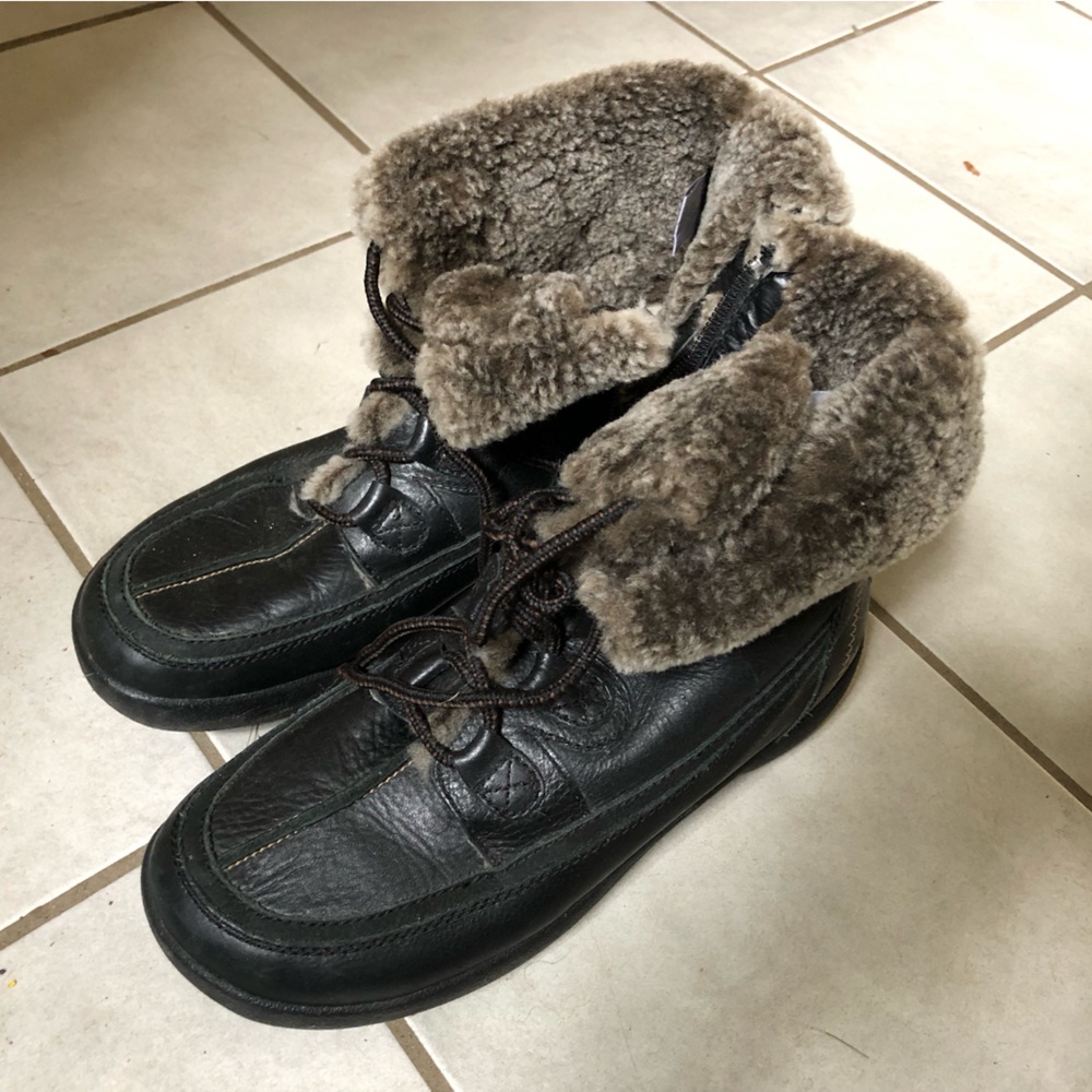 Blonde Canada winter boots